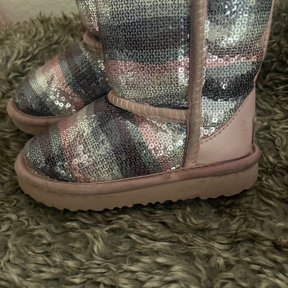 Authentic UGGS Sequin Rainbow - Picture 4 of 5